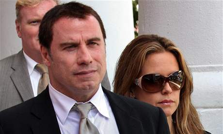 Herec John Travolta vypovídal k pípadu vydírání kvli smrti jeho syna v Nassau