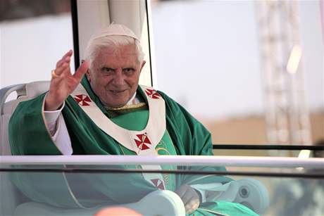 Pape Benedikt XVI. na brnnském letiti.