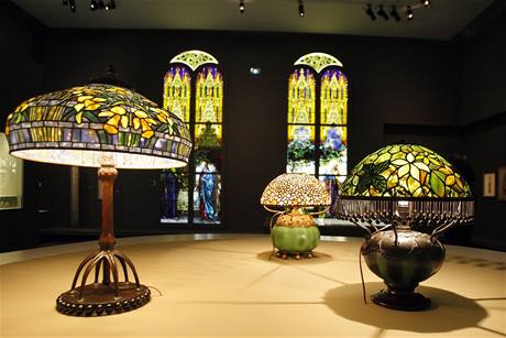 Díla slavného amerického zlatníka a skláe Tiffanyho jsou nyní k vidní v Lucemburském muzeu v Paíi.