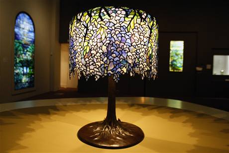 Dla slavnho americkho zlatnka a skle Tiffanyho jsou nyn k vidn v Lucemburskm muzeu v Pai.