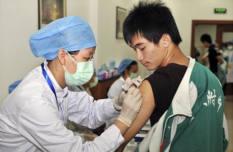 Čína spustila plošné očkování proti 'prasečí chřipce'