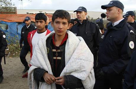 Zadrení pisthovalci z tábora u Calais