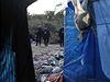 ást pisthovalc z tábora u Calais zadrela francouzská policie, mnozí se ale rozprchli po okolí jet ped zátahem