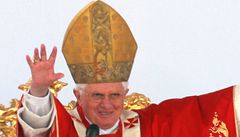 Pape Benedikt XVI. pi mi na staroboleslavské Probotské louce 28. záí 2009.