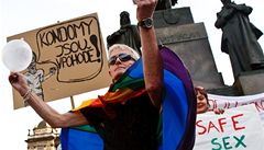 Sdru�ení gay�, leseb a p�átel STUD Brno a Queer filmového festivalu Mezipatra proti pape�ovu zákazu kondom� 