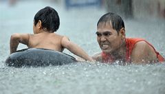 Filipny pusto velk voda, utopilo se pes 100 lid