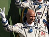 Guy Laliberté s posádkou ped odletem na ISS