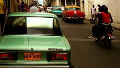 Na ostrov svobody se tlačí čínská auta, Kubánci se ale drží ruské Lady