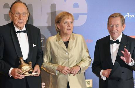 Genscher, Merkelová a Havel pi pedávání ceny Zlatá slepice