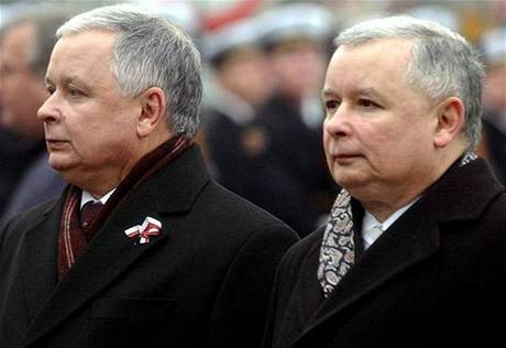 Polský prezident Lech Kaczyski a jeho bratr Jaroslaw Kaczyski