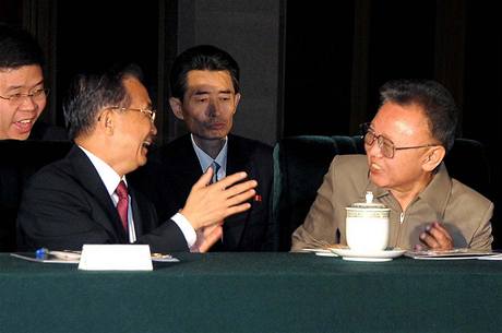 Wen ia Pao (vlevo) a Kim ong-il
