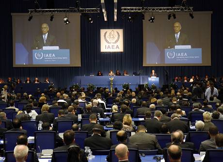 Konference mezinárodní agentury pro atomovou energii.