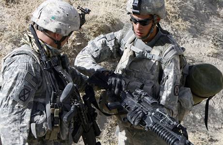 Amerití vojáci hlídkují v provincii Logar