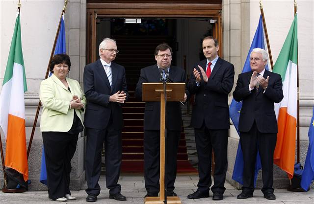 Irský premiér Brian Cowen oznamuje p�ijetí Lisabonské smlouvy