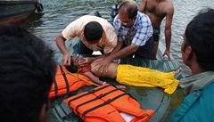 V jižní Indii se převrátila turistická loď, zahynulo nejméně 36 lidí