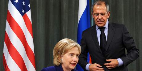 éfka americké diplomacie Hillary Clinton a její ruský protjek Sergej Lavrov