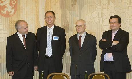 Kandidáti na eurokomisae na dnením seminái. Zleva: Svoboda, vejnar, pidla a Vondra 