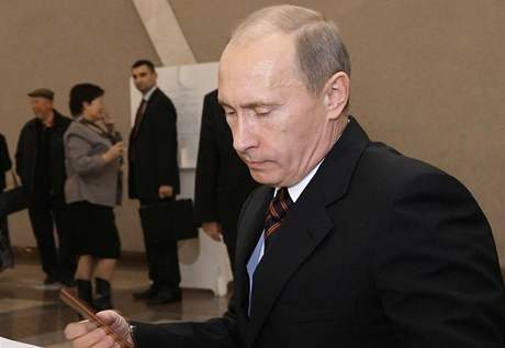 Putin ve volební místnosti