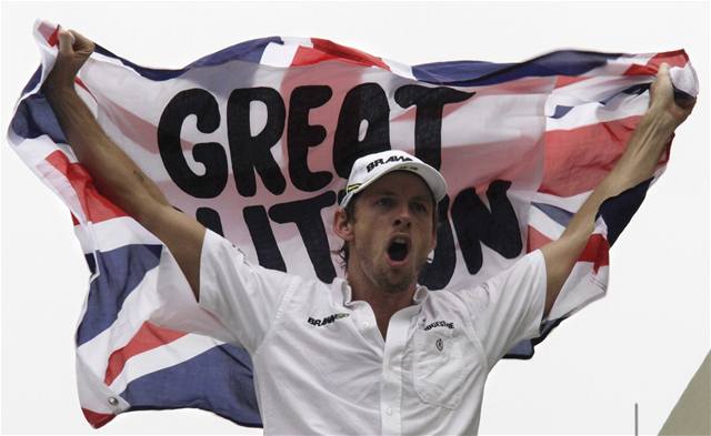 Jenson Button slaví titul mistra svta ve formuli 1.