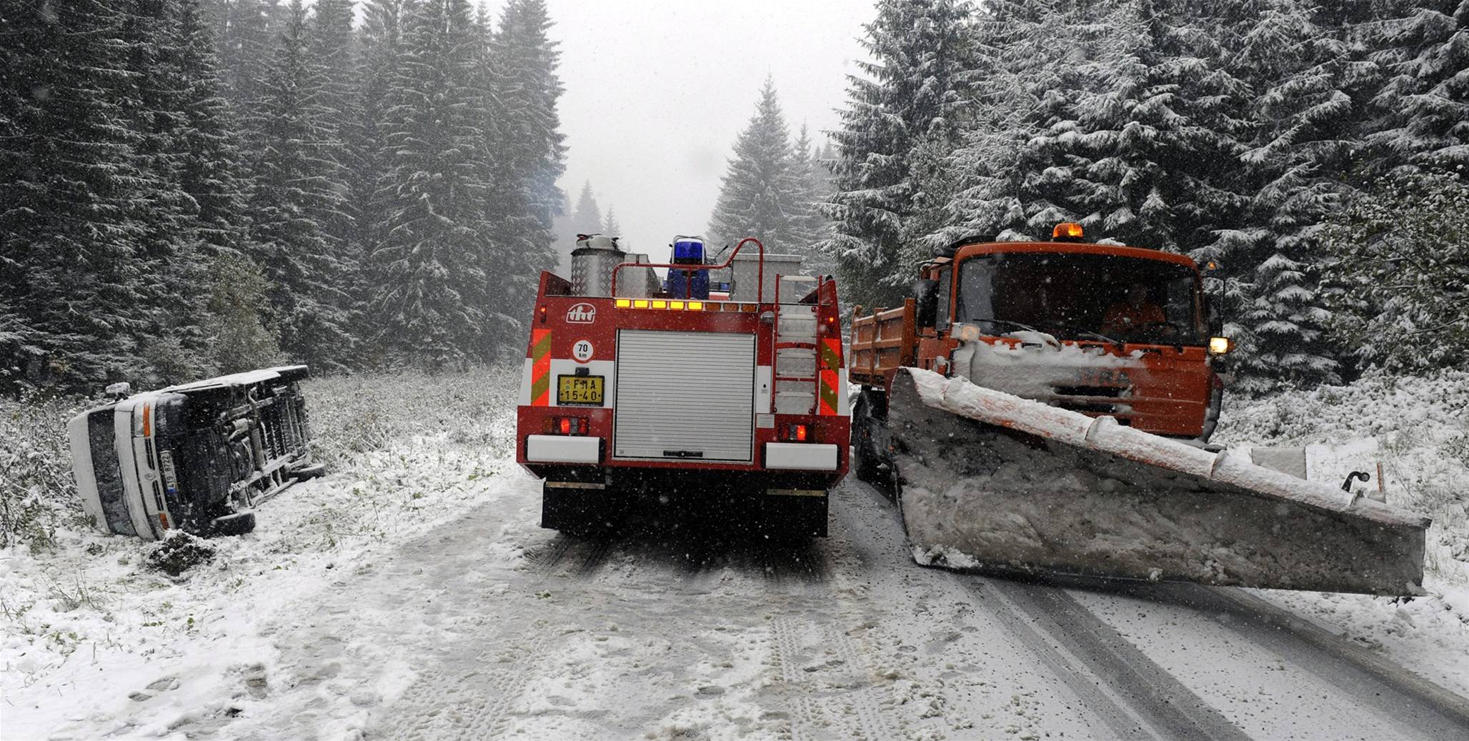P�ed�asná sn�hová nadílka zasko�ila �eskou republiku
