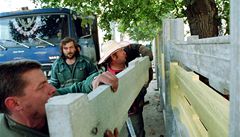 Archivní snímek ze stavby zdi v nechvaln proslulé Matiní ulici v Ústí nad Labem