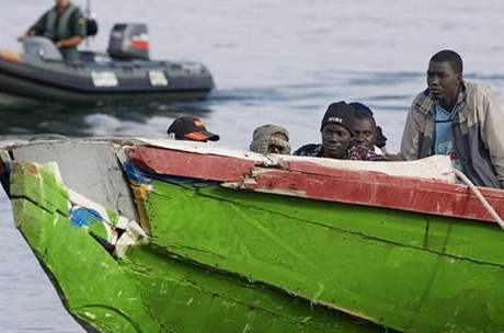 Imigranti z Afriky riskují své ivoty na vratkých lokách. Ilustraní foto.
