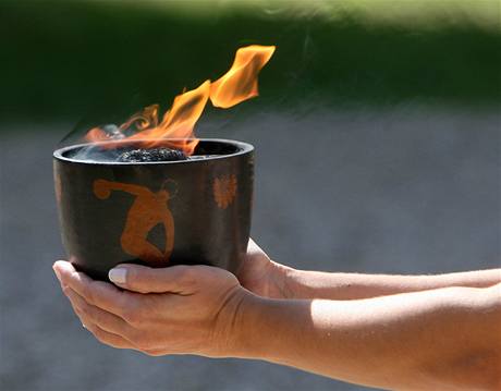 Ceremoniál zapálení olympijského ohn v ecku.
