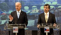 Americký viceprezident Joe Biden s premiérem Janem Fischerem. | na serveru Lidovky.cz | aktuální zprávy
