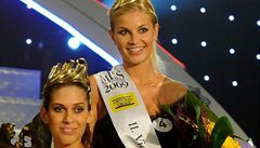 Miss �R 2009 se stala jednadvacetiletá Aneta Vignerová (uprost�ed) z Haví�ova. Vpravo druhá vicemiss Hana V�rná, vlevo první vicemiss Lucie Smatanová