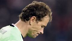Fotbalový branká� Jens Lehmann zpytuje sv�domí po obdr�eném gólu v Lize mistr�