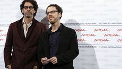 Berlinale zahájí remake klasického westernu Maršál bratrů Coenových