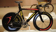Lance Armstrong a jeho kola. est svtoznámých umlc si vzalo do parády Armstrongova závodní kola.