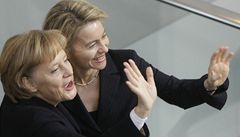 Angela Merkelová a ministryně pro rodinu Ursula von der Leyenová