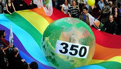 Ekologičtí aktivisté demonstrovali po celém světě pod heslem 350