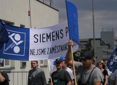 Propoutným zamstnancm Siemens vyplatil nadstandardní odstupné ve výi 16 plat. 