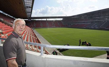 František Veselý na novém stadionu v Edenu. 