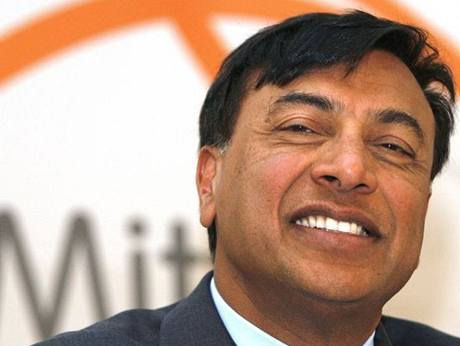 Oceláský magnát Lakmí Mittal - nejbohatí mu Británie