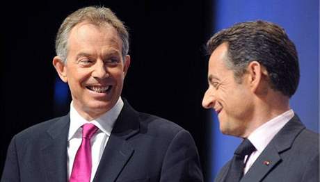 I s Tonym Blairem projednával francouzský prezident východiska ze souasné finanní krize.
