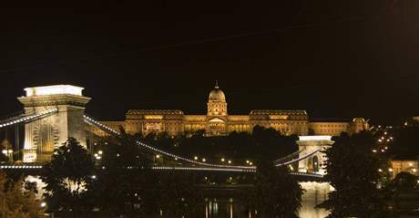Pohled na dominantu Budapet - Hrad a etzový most