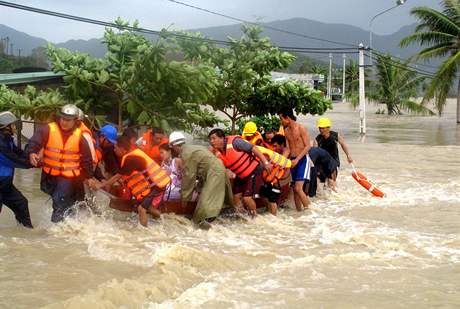 Vietnam suují záplavové lijáky