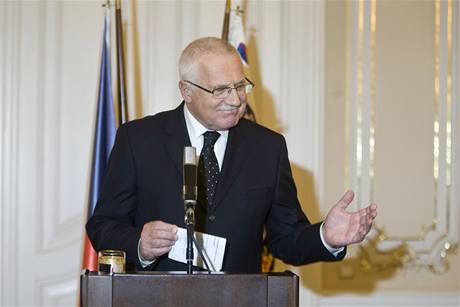 Prezident Václav Klaus oznamuje, e 3.11.2009 v 15 hodin podepsal Lisabonskou smlouvu. 