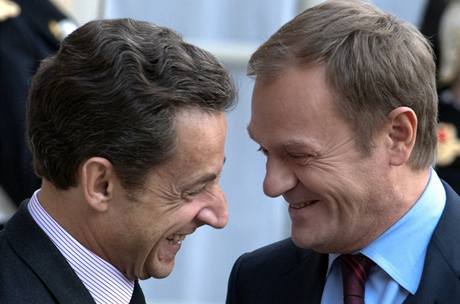 Nicolas Sarkozy a polsý premiér Donald Tusk na setkání v Paíi