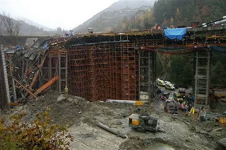 Zícení mostu v Andoe