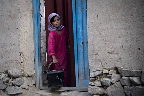 Podle vládních údaj je v Afghánistánu 7,5 milionu ák, student a vyuujících.