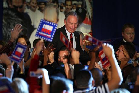 Michael Bloomberg byl zvolen starostou NY na tet funkn obdob.