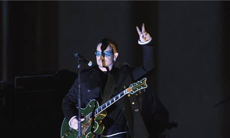 Frontman irské kapely U2 Bono Vox.