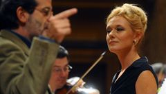 Magdalena Koená pi zkouce s Venice Baroque Orchestra ízeným dirigentem Andreou Marconim 1. listopadu v Rudolfinu. 