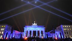 Koncert irské skupiny U2 u Braniborské brány v Berlín.