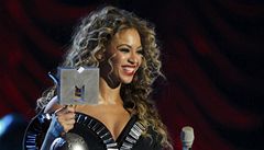 Beyoncé pebírá cenu MTV za "Nejlepí píse".