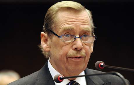 Václav Havel pi projevu ped europoslanci.